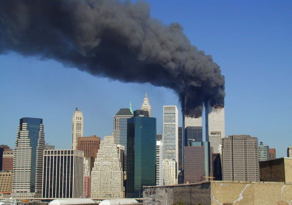 2001年遭受飛機撞擊的紐約世貿大樓。圖/Michael Foran