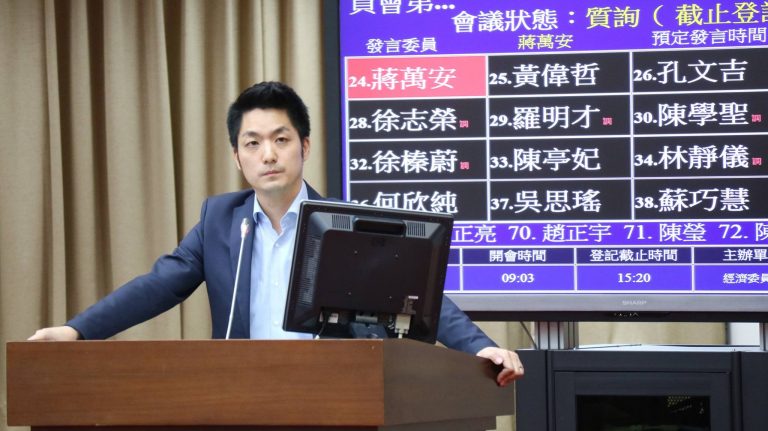 擁有蔣家血統、外型俊俏，因杯葛勞基法修正案而聲勢暴漲的蔣萬安，在擺脫初次參選的違法陰影後，目前可說是國民黨最耀眼的政治新星。圖片取自蔣萬安粉專。