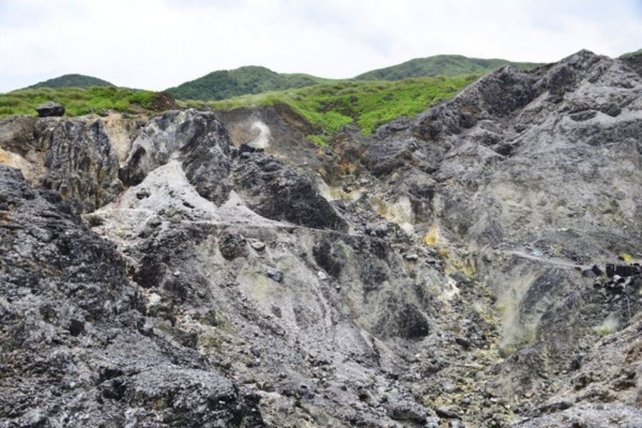 由於大屯火山和龜山島為活火山仍有噴發可能，因此交通部元旦新制也推出「火山噴發訊息」（圖為大油坑）。 圖：取自陽明山國家公園官網