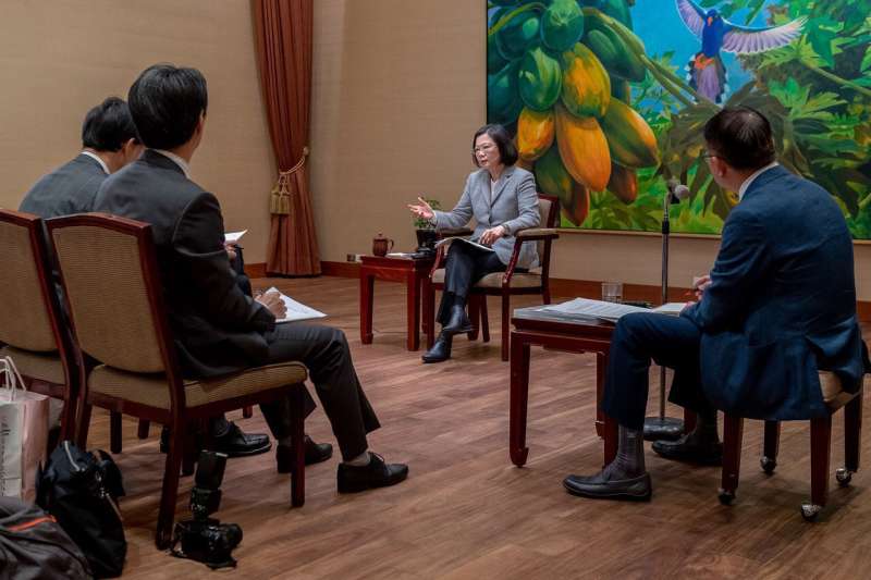 總統蔡英文接受日本《產經新聞》專訪，表明有意願進行台日安保對話。