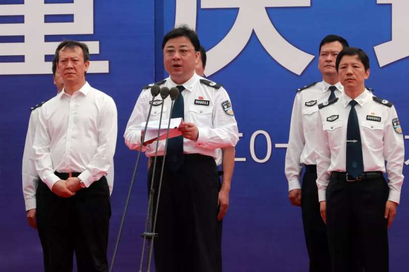 對於中國公安部副部長孫力軍（中）遭指控涉嫌嚴重違紀違法，外界諸多揣測。（圖取自網路）