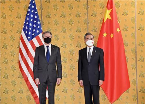 美國國務卿布林肯與中國外交部長王毅在G20場邊會議進行談話