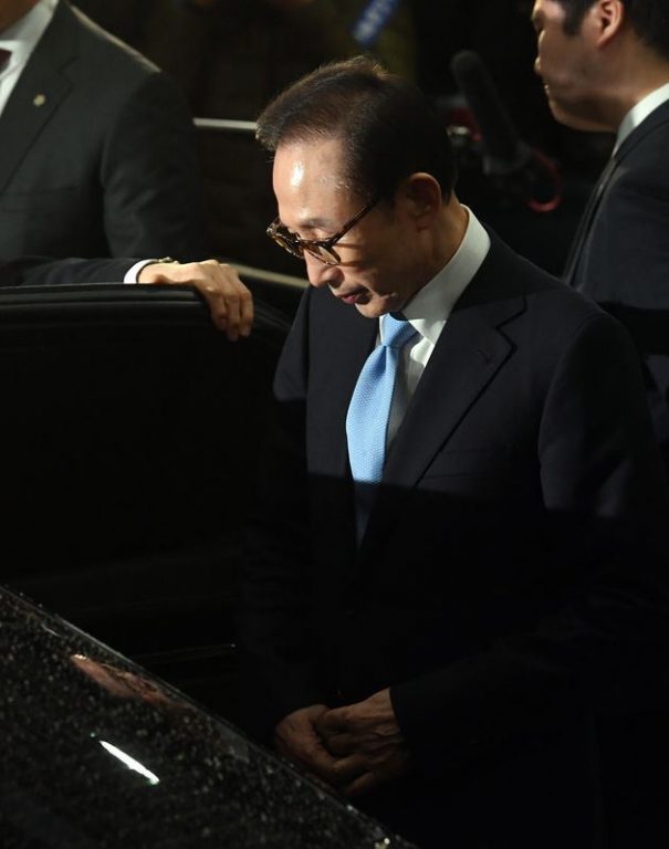 韓國前總統李明博涉嫌收受國家情報院賄絡被逮。圖/網路