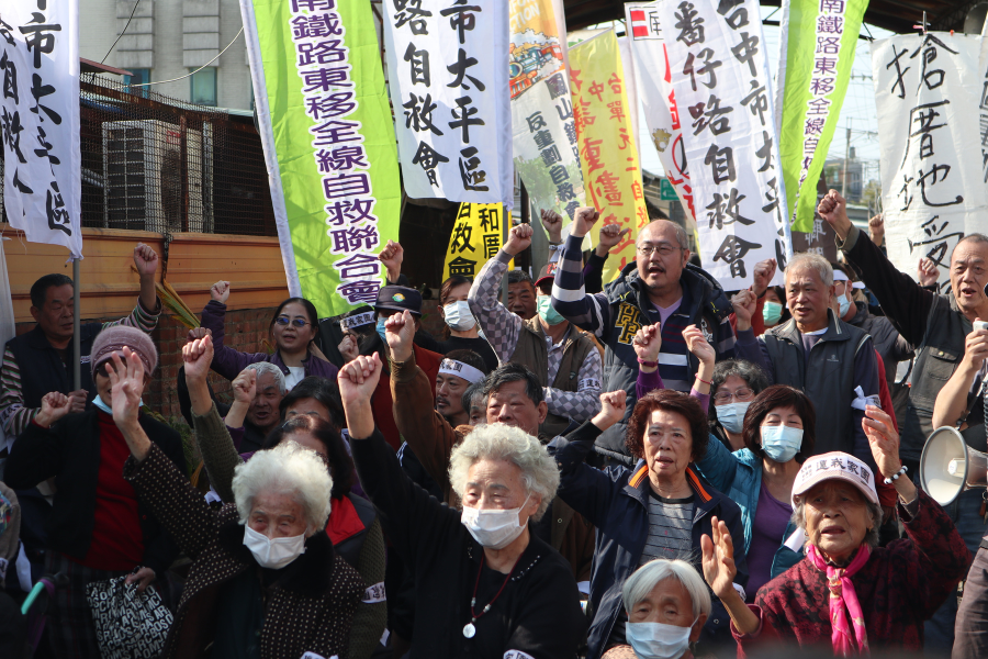 番仔路庄反拆遷擋履勘抗爭行動。圖/林怡均 攝