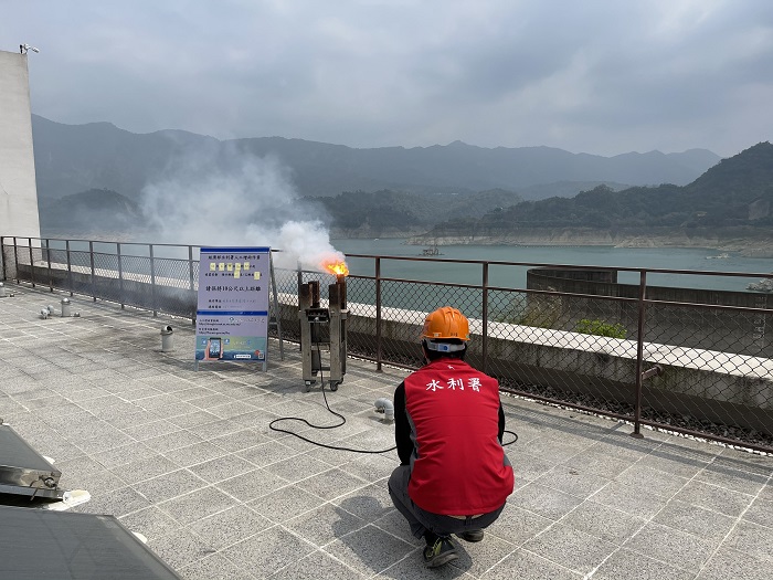 水利署表示，由於今日南部有降雨機會，因此也在仁義潭、曾文等水庫啟動人工增雨。 圖：水利署／提供