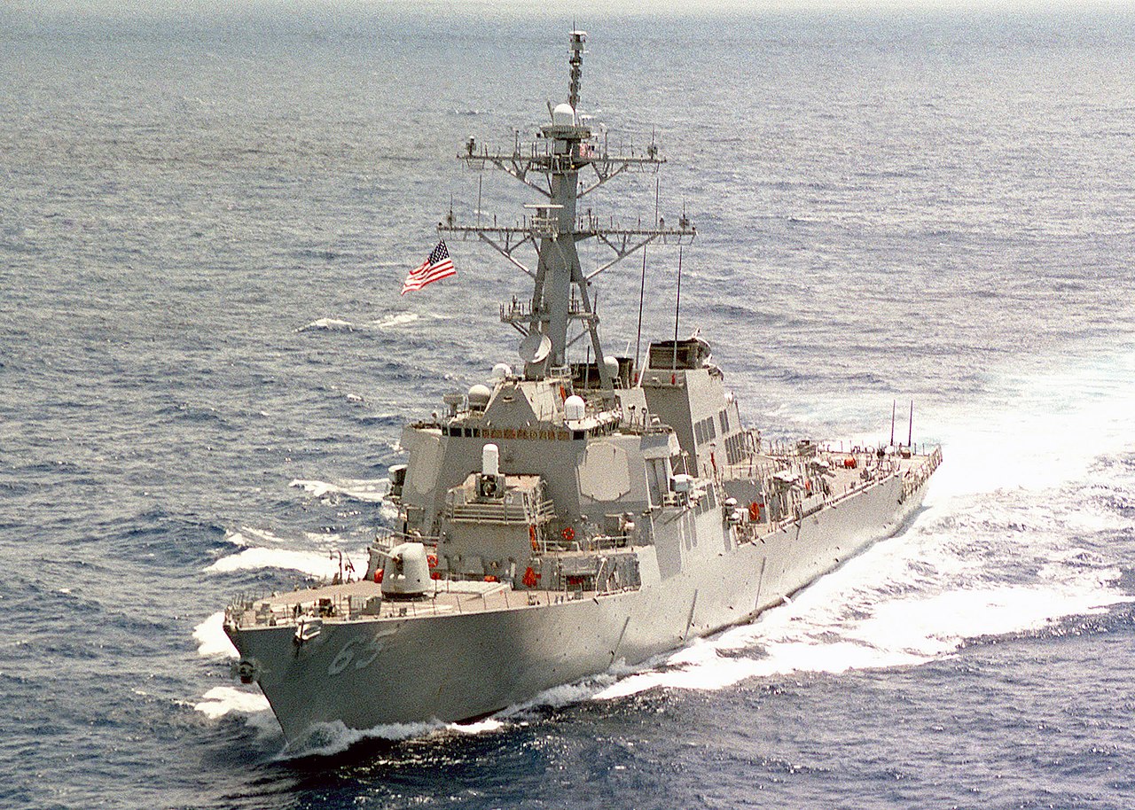 美軍勃克級飛彈驅逐艦「班福特號(DDG-65)」根據國際法在美濟礁附近主張航行權利和自由。 圖：翻攝維基百科