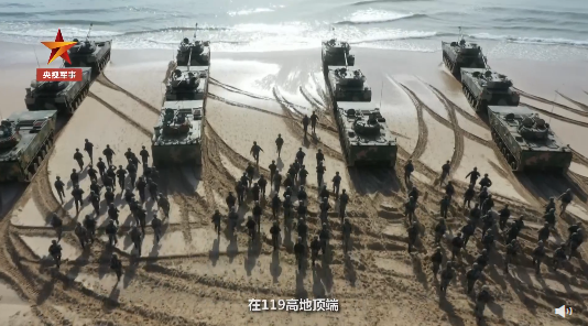 解放軍第73集團軍兩棲重型合成旅「越海奪島」聯合登陸演練。 圖：Youtube中國解放軍官方頻道影片截圖