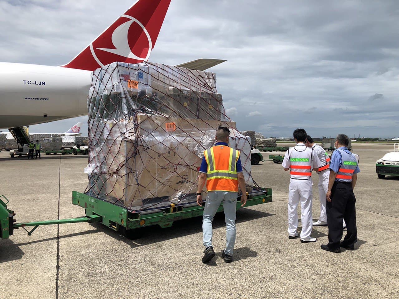 立陶宛捐贈的疫苗於7月31日抵達桃園機場。（資料照） 圖：外交部／提供