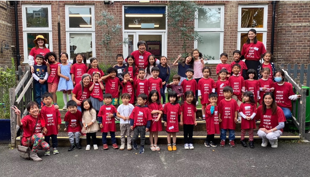 在英國的華夏中文學校今年7月舉辦海外僑民青少年夏令營，小朋友都玩得十分開心。 圖：翻攝自僑委會全球華文網