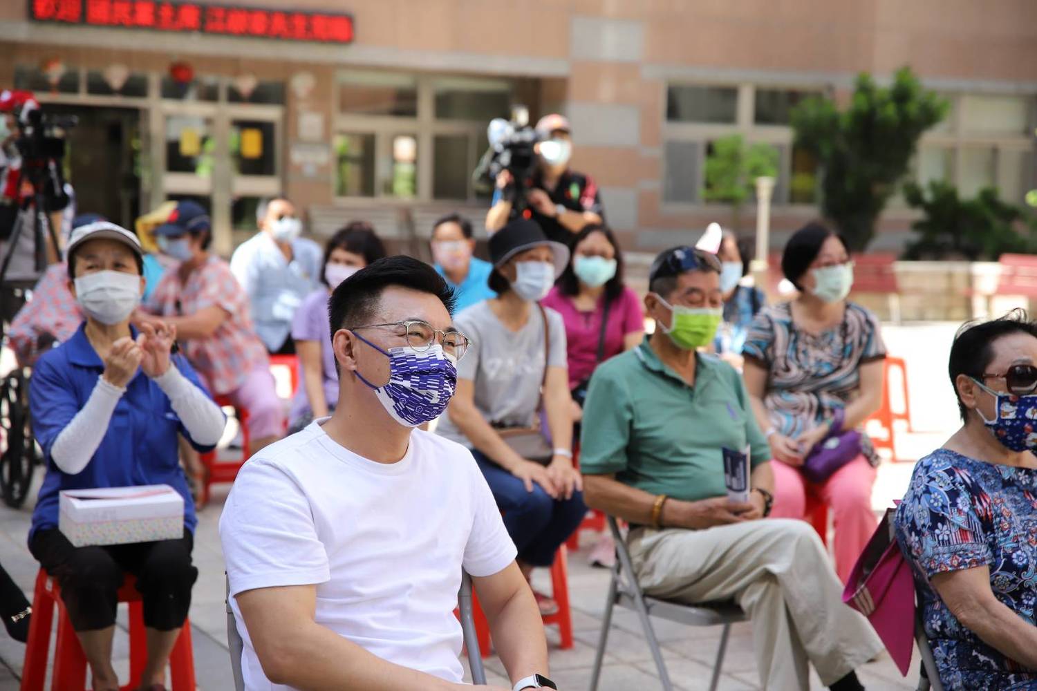 國民黨主席江啟臣請假參選連任後，赴高雄進行公投宣講。 圖：江啟臣辦公室/提供