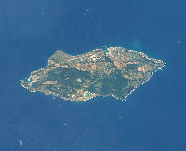 日本的與那國島與台灣十分接近。   圖 : 翻攝自NASA Johnson Space Center