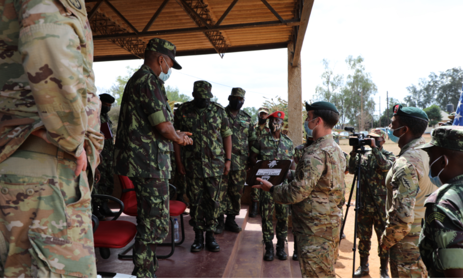 美軍與莫桑比克國防軍進行戰鬥和救生訓練。   圖：翻攝自美國特種作戰司令部臉書