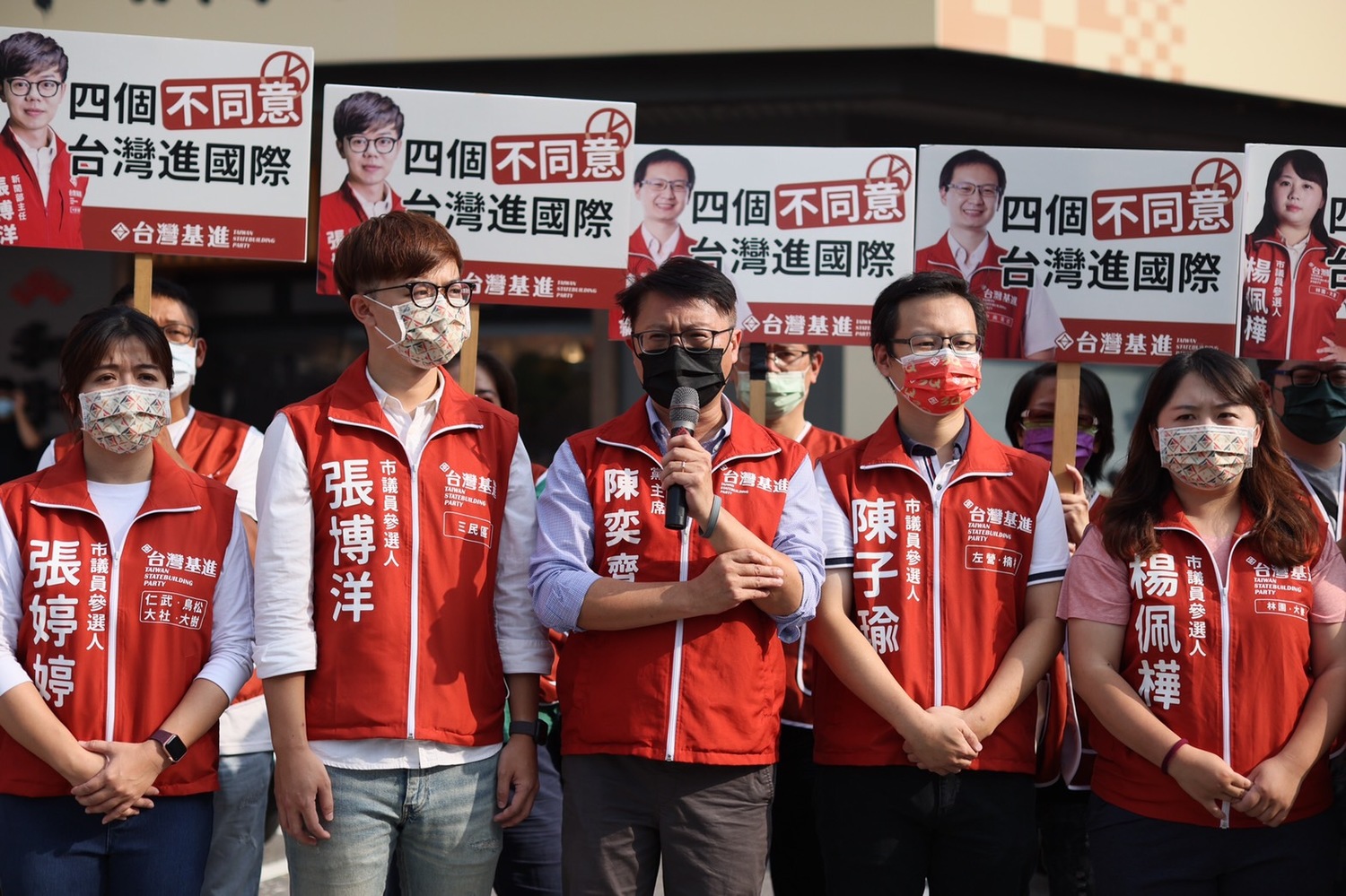 基進黨主席陳奕齊(中)表示將延續罷韓的動能。   圖：台灣基進提供
