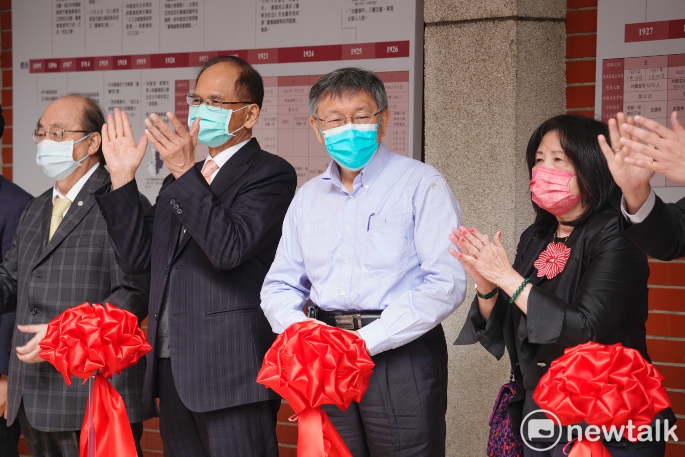 立法院長游錫堃、台北市長柯文哲出席台灣議會設置請願運動百年菁華展開幕式致詞。   圖：張良一 / 攝