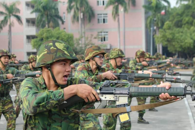 陸軍司令徐衍璞上將近日下令，全軍推廣進階刺槍訓練，依照部隊屬性陸續推廣。 圖 : 陸軍司令部/提供