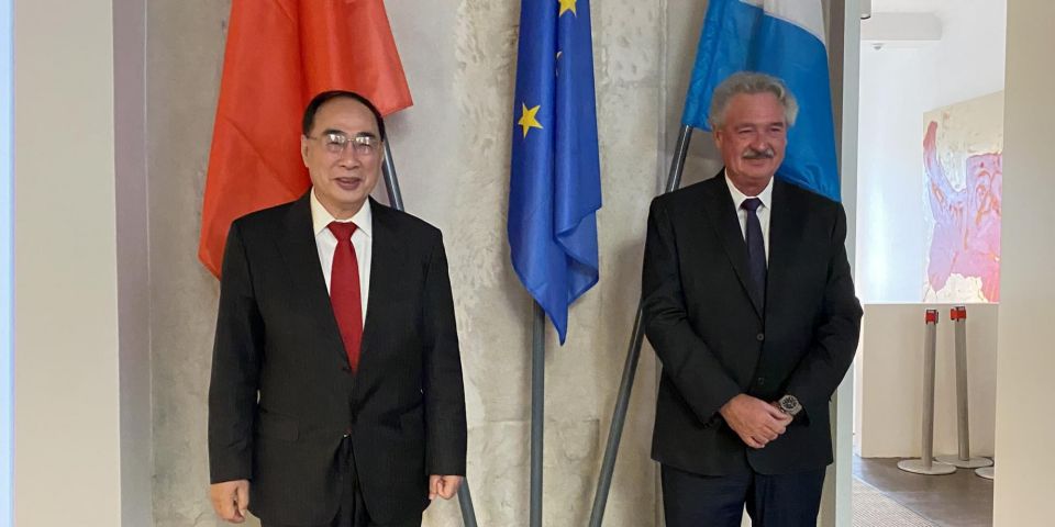 中國歐洲事務特別代表吳紅波(左)與盧森堡外長艾索柏恩(右)會面。 圖：盧森堡外交部官網