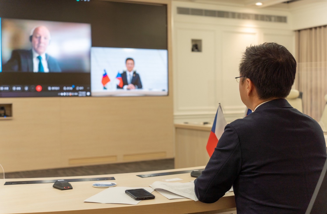 趙天麟與捷克參議院院外交、國防與安全委員會主席費雪(Pavel Fischer)以視訊方式，就兩國5G安全及合作議題進行對談。 圖：趙天麟辦公室提供