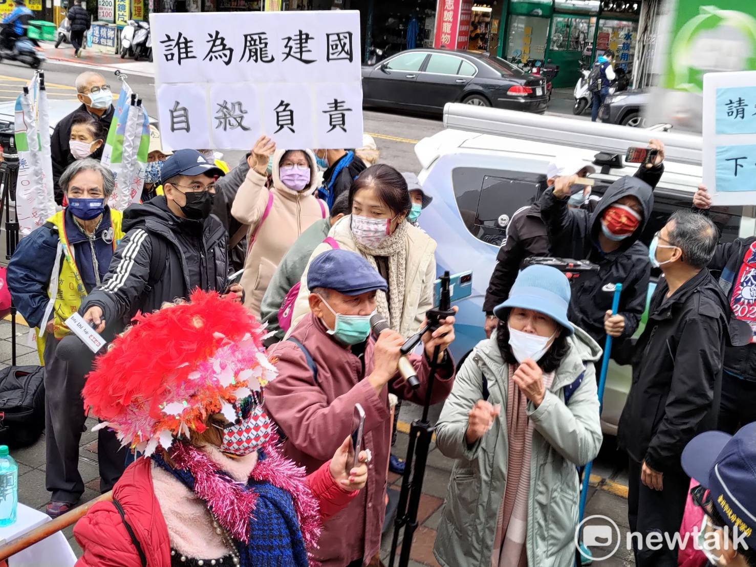 深藍團體赴國民黨中央黨部前抗議。 圖：黃建豪/攝