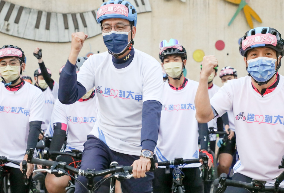 朱立倫出席台北市單車運動協會「送愛到大甲」公益活動。 圖：文傳會提供