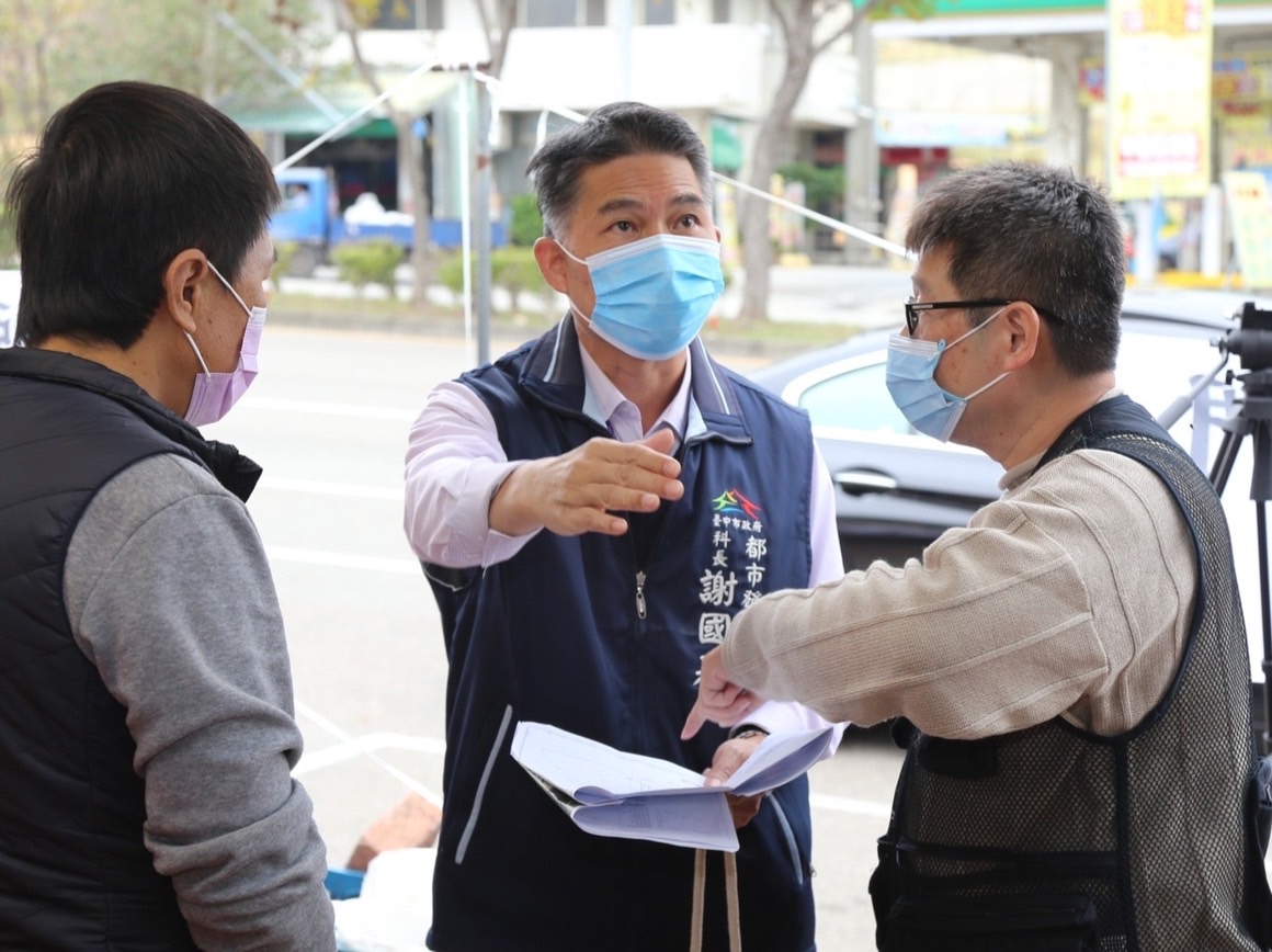 都市修復工程科長謝國基今日前往黃昏市場複查。   台中市政府/提供