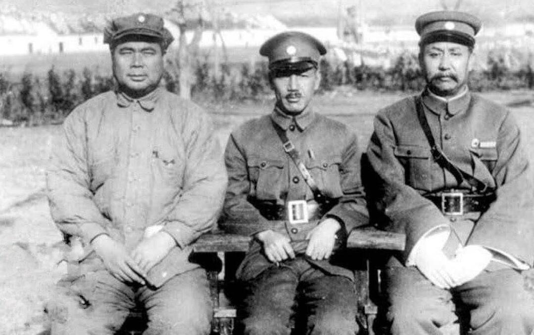 馮玉祥、蔣中正、閻錫山，三人在戰爭爆發之前的國軍編遣會議。圖/取自維基百科公有領域