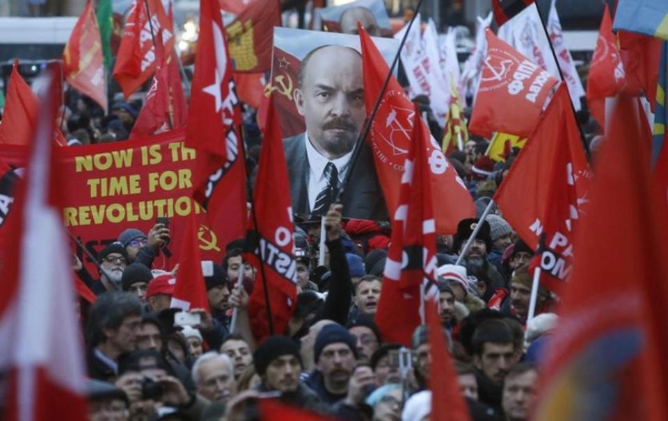 俄羅斯共產黨在莫斯科街頭紀念十月革命。圖/網路